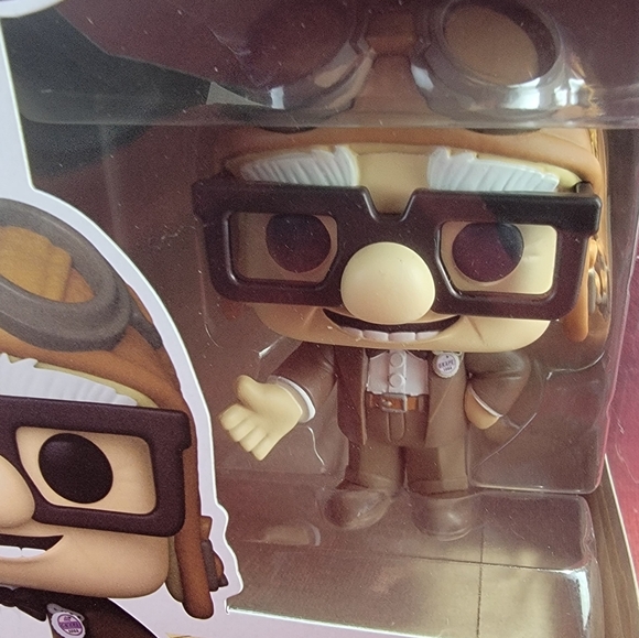 Carl funko # 1478 (nib) With pop protector - Picture 3 of 7